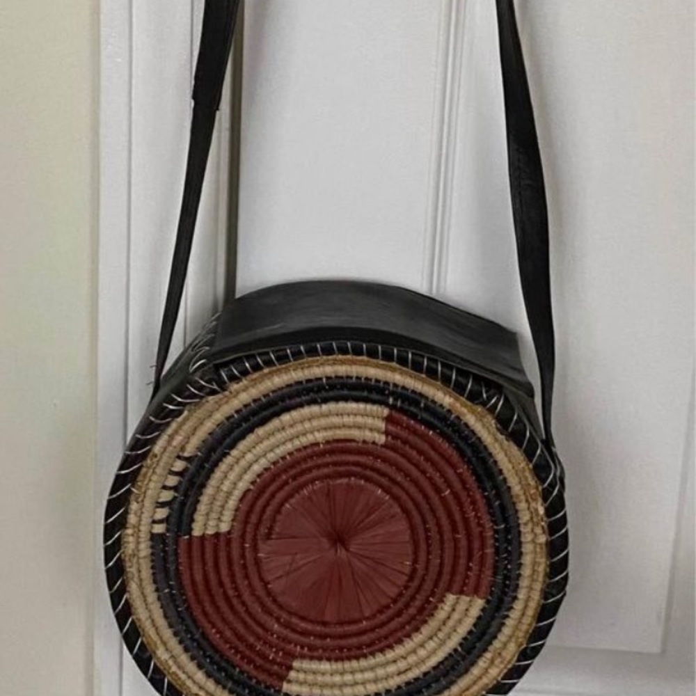 Retro round purse